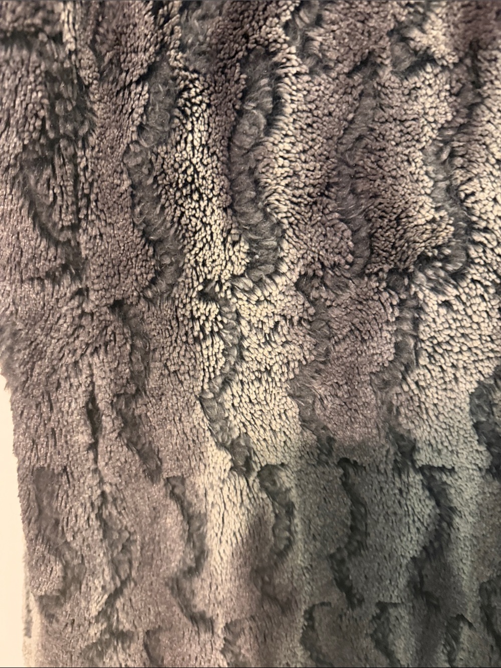 Alice + Olivia Grey Faux Fur Sleeveless Vest with Silk Blend Patterned Lining - Picture 6 of 11